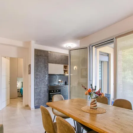 Apartment 1 Bedroom Beautiful In *
