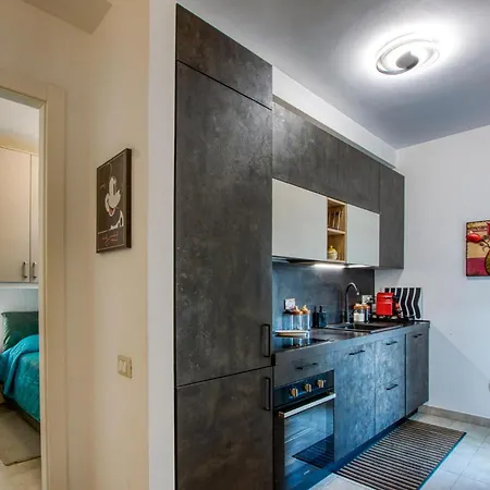 1 Bedroom Beautiful In דירה