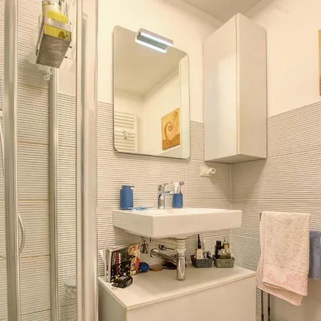 1 Bedroom Beautiful In דירה